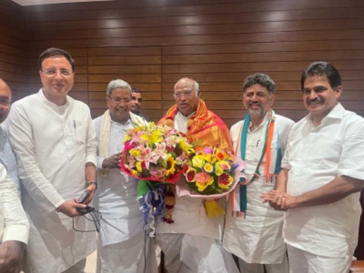 वे पांच वादे जिन पर कर्नाटक में कांग्रेस के पक्ष में हवा चली वे पांच वादे जिन पर कर्नाटक में कांग्रेस के पक्ष में हवा चली